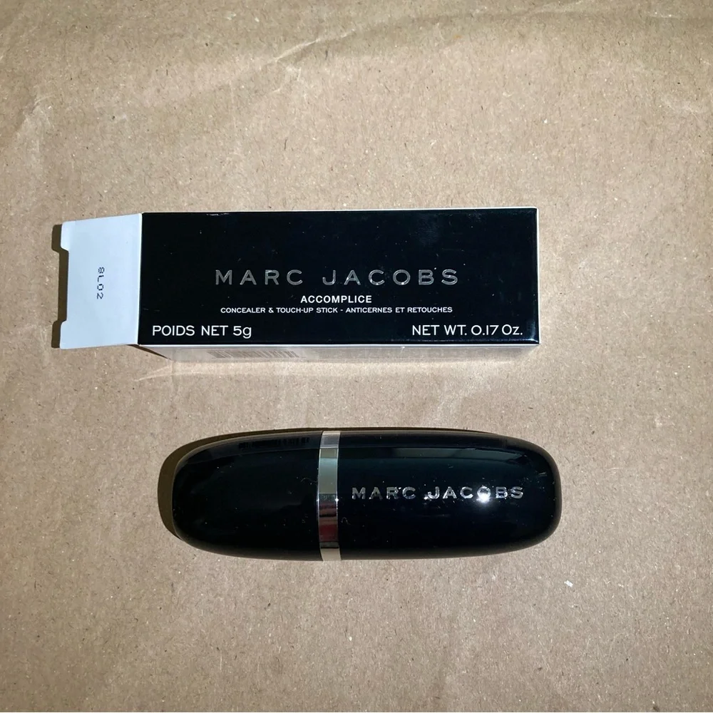Marc jacobs concealer (tan 46)
